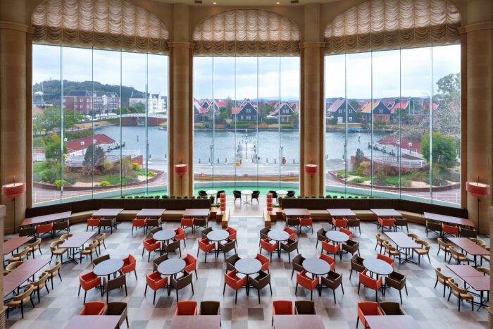 カフェテラス「カメリア」 座席数を増やし快適性を向上【ホテルオークラJRハウステンボス】