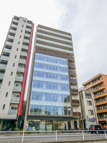 オフィス・住宅の複合ビルをホテルへコンバージョン【Wayfarer】